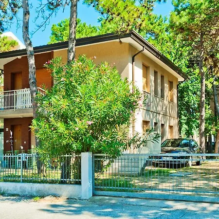 Elia Apartment *