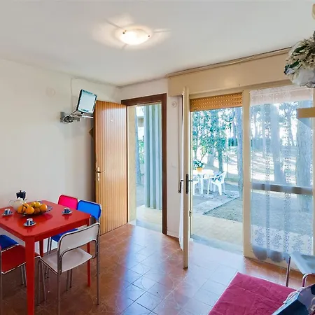 Elia Apartment *